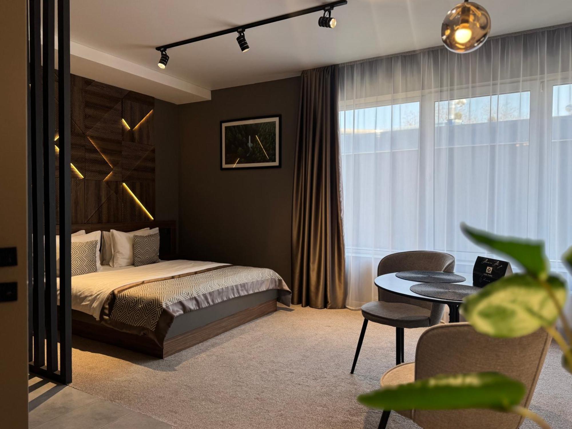 Hide Park Hotel Vinnytsia Exterior photo